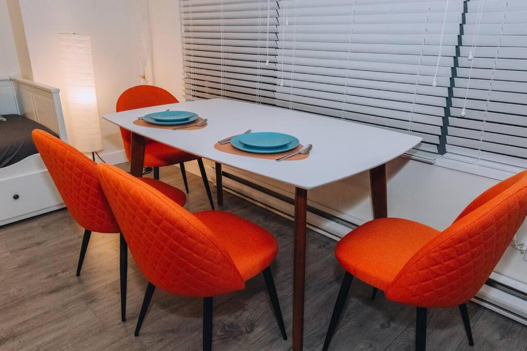 Modern Condo In The Heart Of Dt Overlooking City 밴쿠버 외부 사진