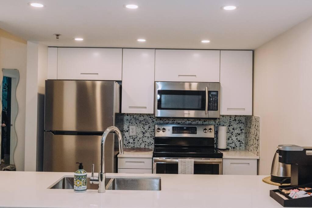 Modern Condo In The Heart Of Dt Overlooking City 밴쿠버 외부 사진
