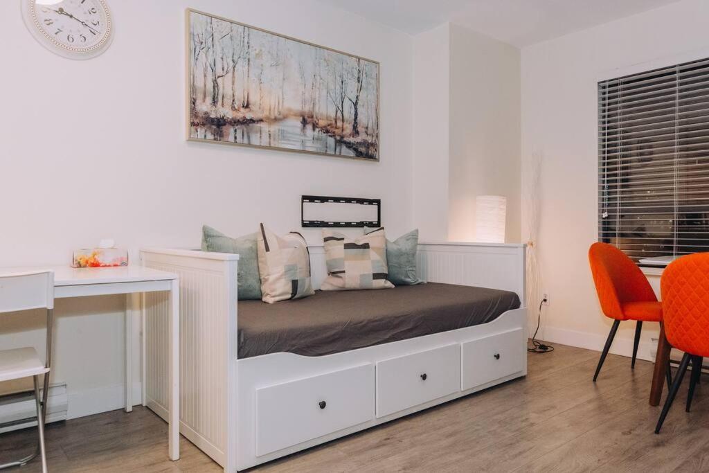 Modern Condo In The Heart Of Dt Overlooking City 밴쿠버 외부 사진