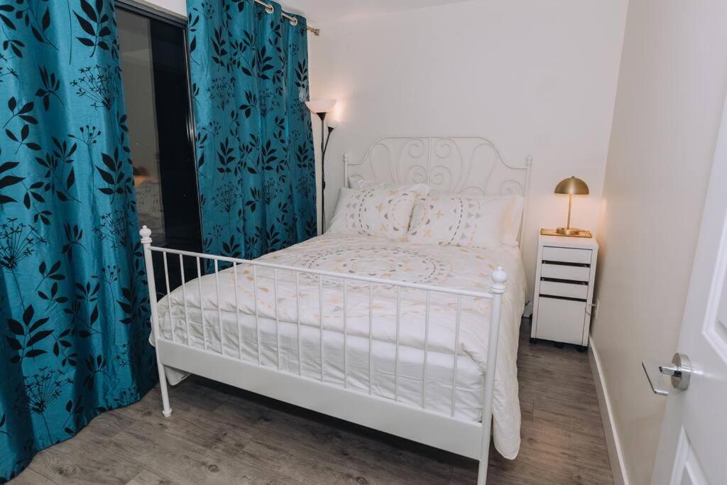 Modern Condo In The Heart Of Dt Overlooking City 밴쿠버 외부 사진